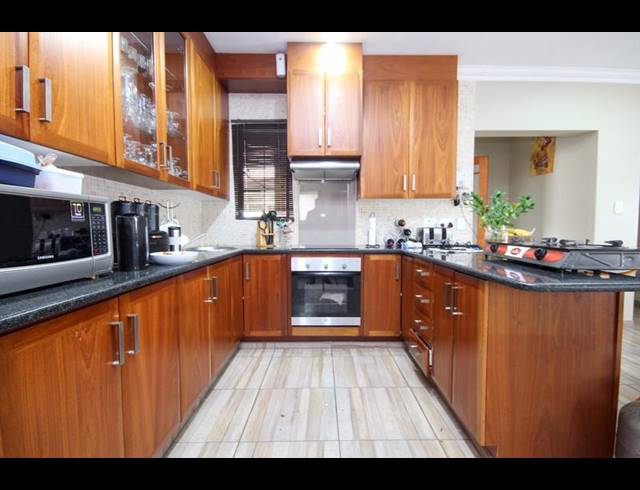 3 BEDROOM HOUSE FOR SALE IN THATCHFIELD